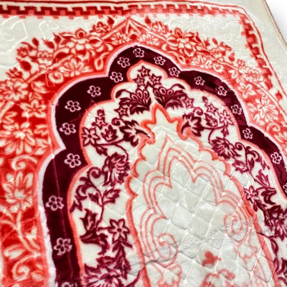 Soft and Cushioned for Islamic Prayers: Portable Prayer Mat - Picture 4 of 7